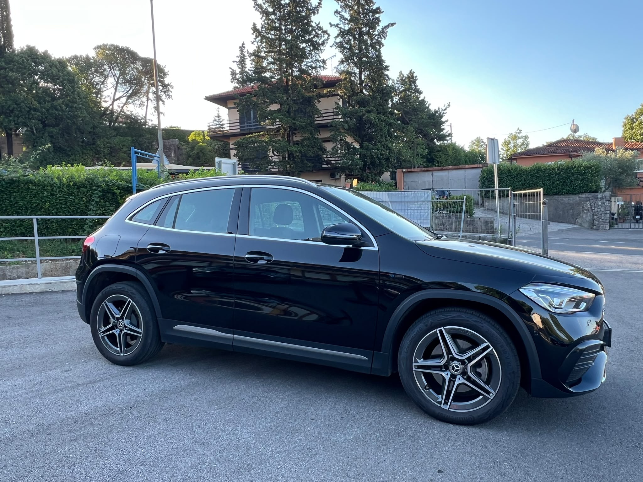 Mercedes-Benz GLA 250e AMG Line - Slika 5