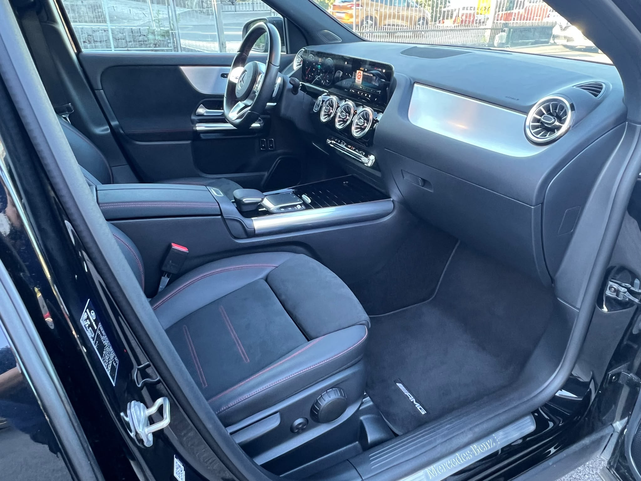 Mercedes-Benz GLA 250e AMG Line - Slika 11